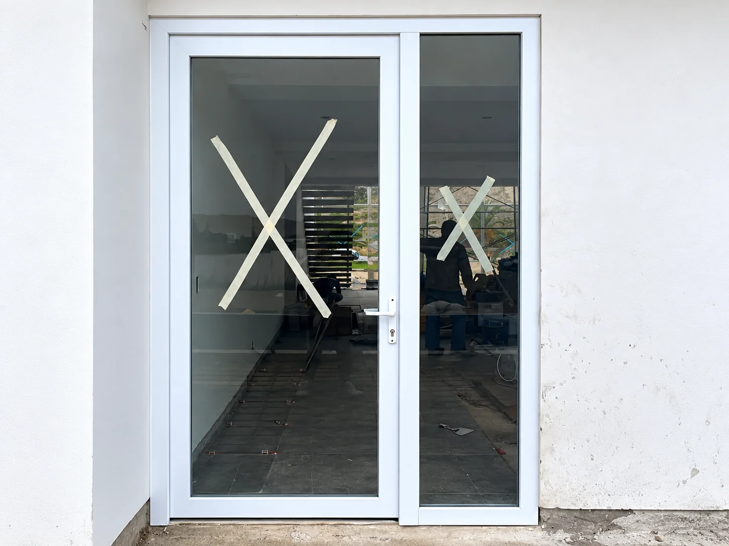 Referencia de trabajos en PVC y vidrio — Instalación de puertas de PVC