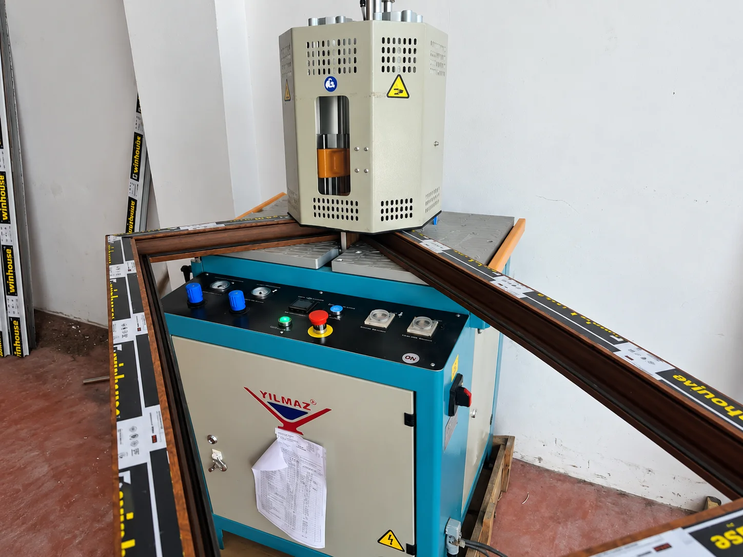Equipos para trabajos en PVC — Glass Perú