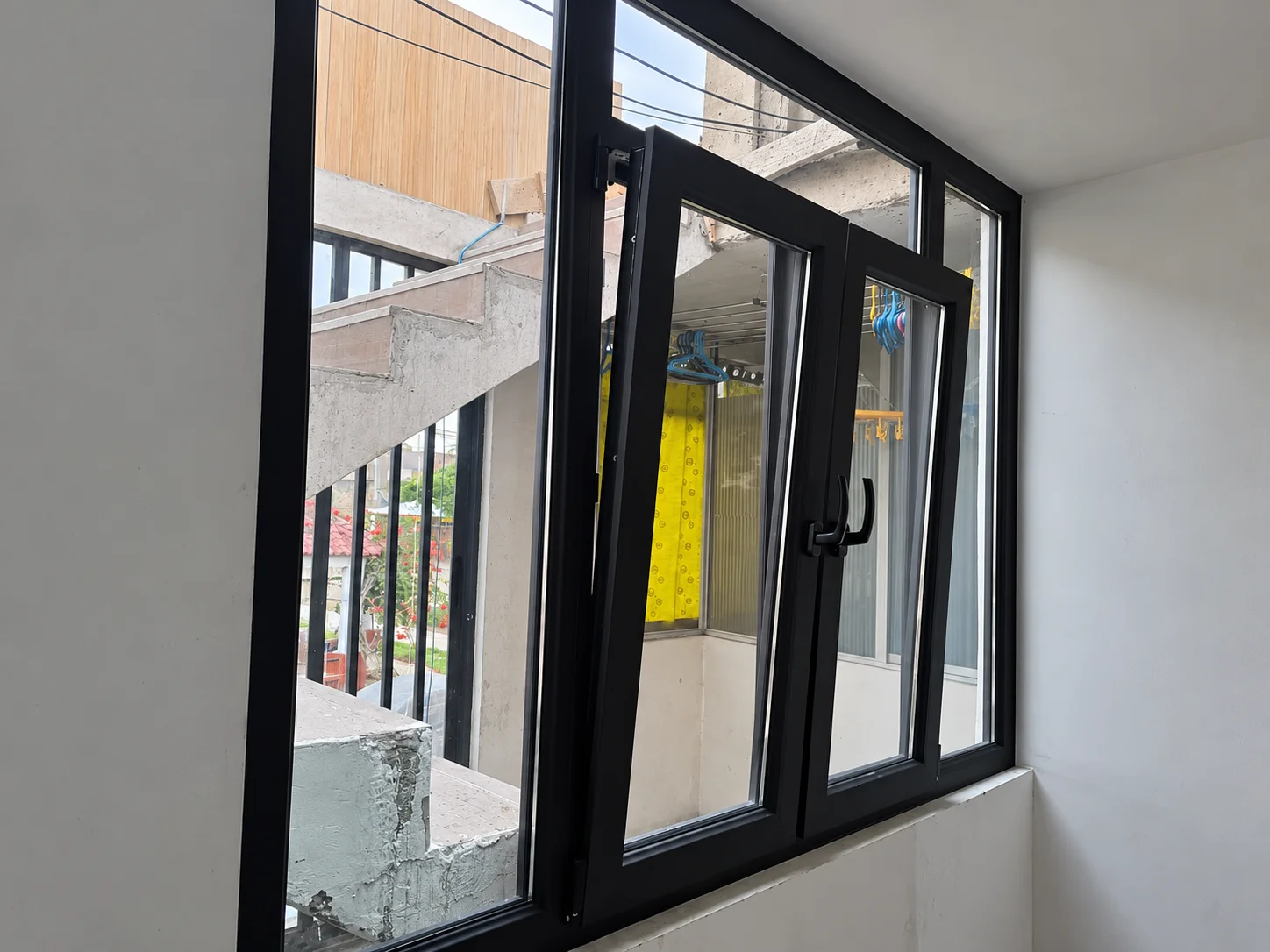 Instalación de PVC y vidrio de Glass Perú, fotografía 5
